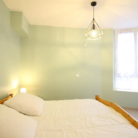 Apartment F3 Avec Wifi, A 50m Des Thermes, 6 Couchages *