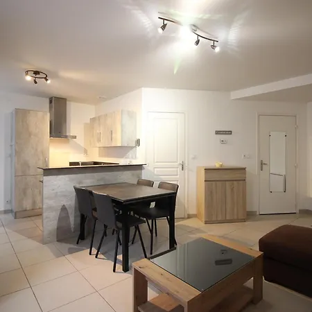 F3 Avec Wifi, A 50m Des Thermes, 6 Couchages Apartment