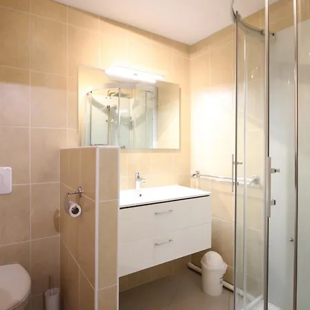 Apartment F3 Avec Wifi, A 50m Des Thermes, 6 Couchages *